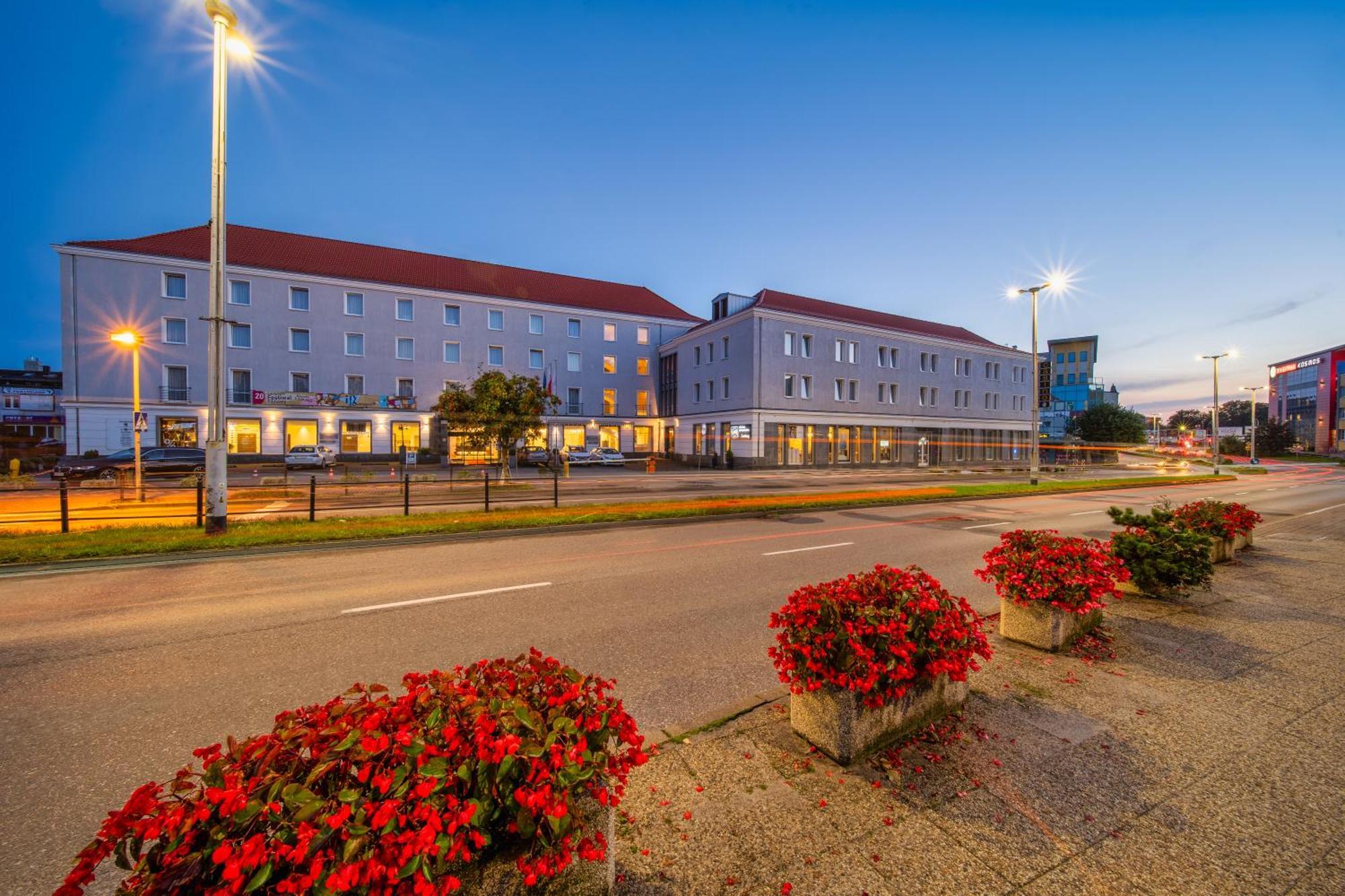 Hotel Gromada Arka Lux Кошалін Екстер'єр фото